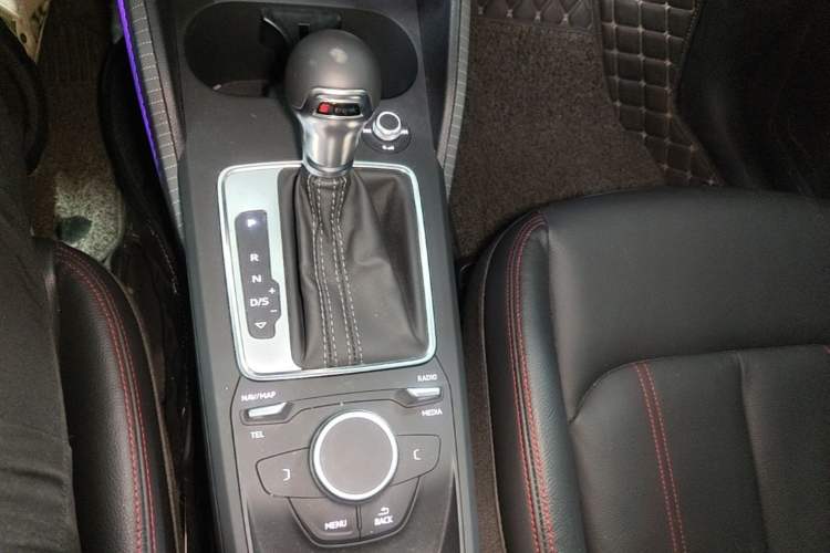 Used Audi Q2L 2022 35 TFSI Progressive Dynamic Edition Gear Lever