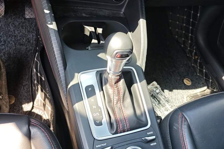 Used Audi Q2L 2022 35 TFSI Progressive Dynamic Edition Gear Lever