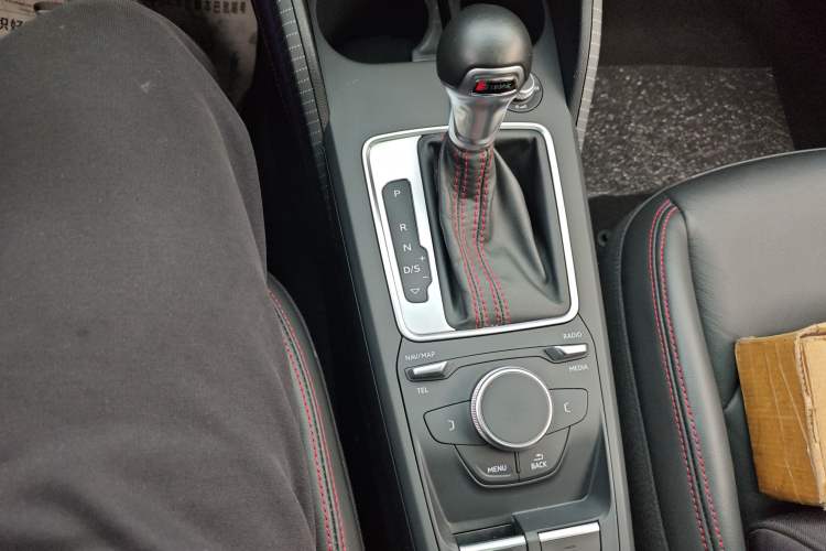 Used Audi Q2L 2022 35 TFSI Progressive Dynamic Edition Gear Lever