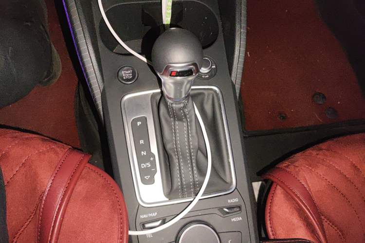 Used Audi Q2L 2022 35 TFSI Fashion Dynamic Model Gear Lever