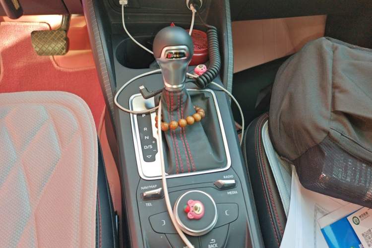Used Audi Q2L 2022 35 TFSI Progressive Dynamic Edition Gear Lever