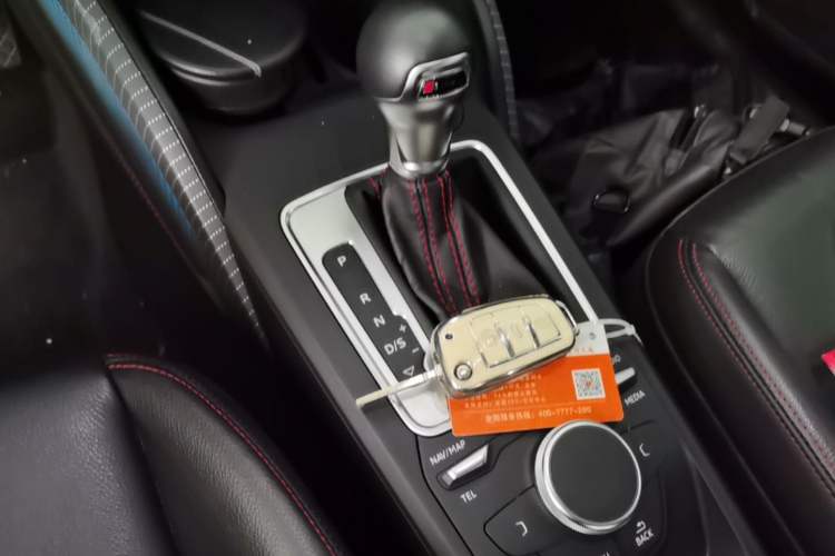 Used Audi Q2L 2022 35 TFSI Progressive Dynamic Edition Gear Lever