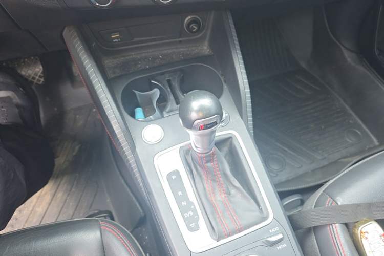 Used Audi Q2L 2022 35 TFSI Progressive Dynamic Edition Gear Lever