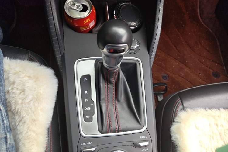 Used Audi Q2L 2022 35 TFSI Progressive Dynamic Edition Gear Lever