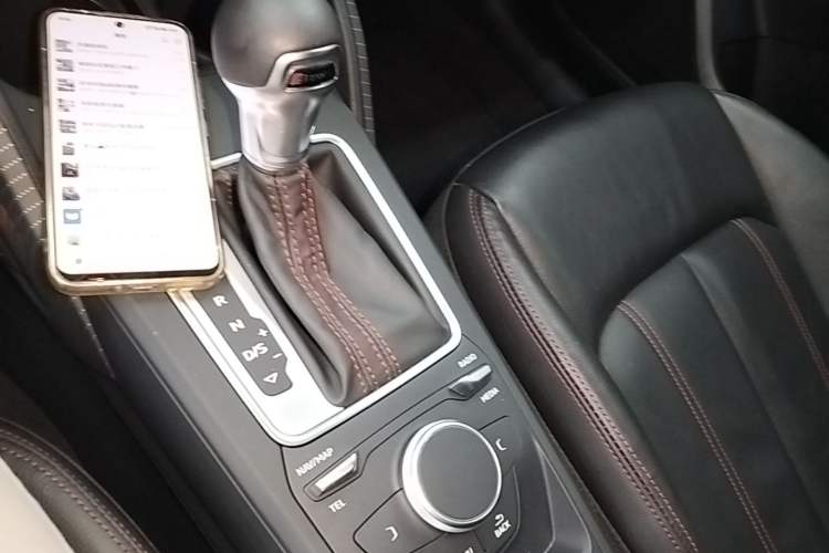 Used Audi Q2L 2022 35 TFSI Progressive Dynamic Edition Gear Lever