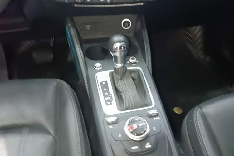 Used Audi Q2L 2022 35 TFSI Fashion Dynamic Model Gear Lever