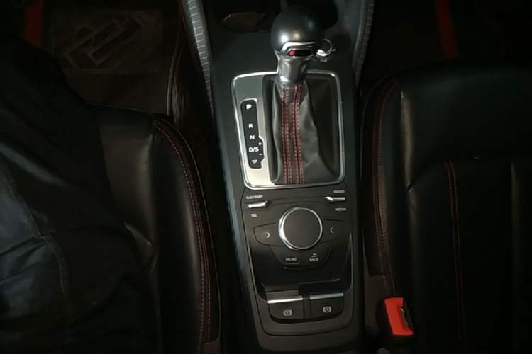 Used Audi Q2L 2022 35 TFSI Progressive Dynamic Edition Gear Lever