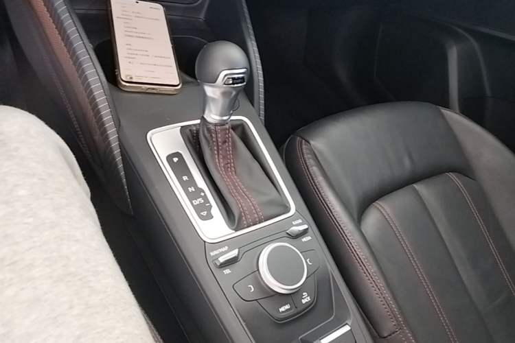 Used Audi Q2L 2022 35 TFSI Progressive Dynamic Edition Gear Lever