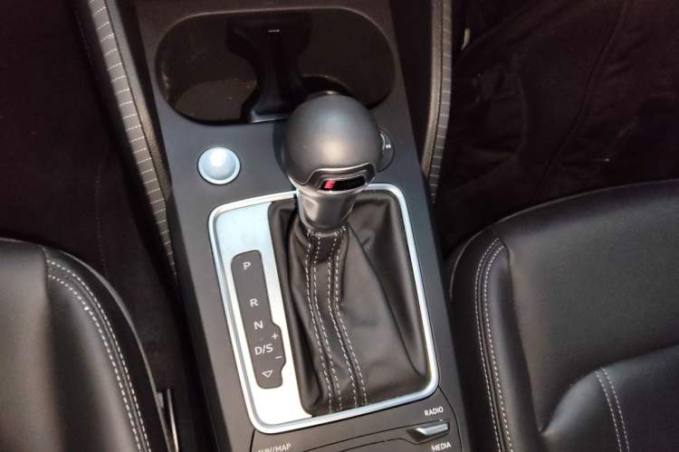 Used Audi Q2L 2022 35 TFSI Fashion Dynamic Model Gear Lever