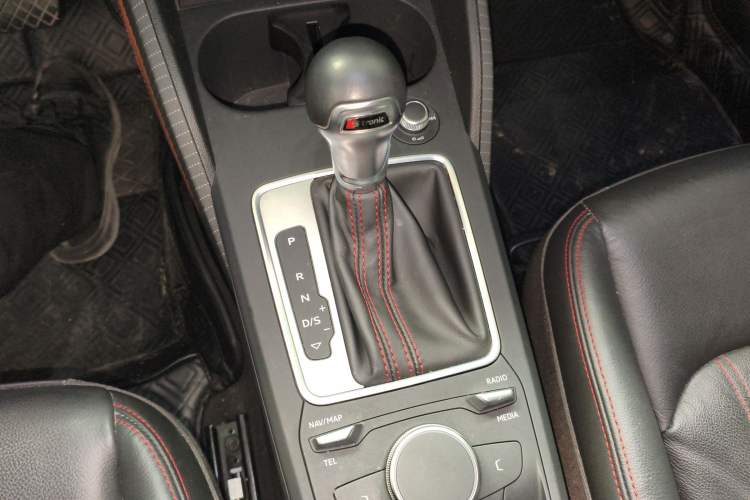Used Audi Q2L 2022 35 TFSI Progressive Dynamic Edition Gear Lever