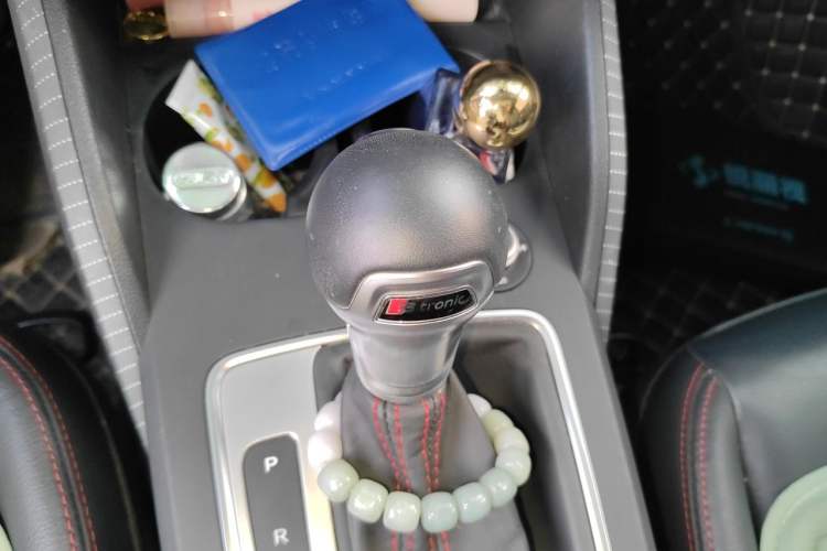Used Audi Q2L 2022 35 TFSI Progressive Dynamic Edition Gear Lever