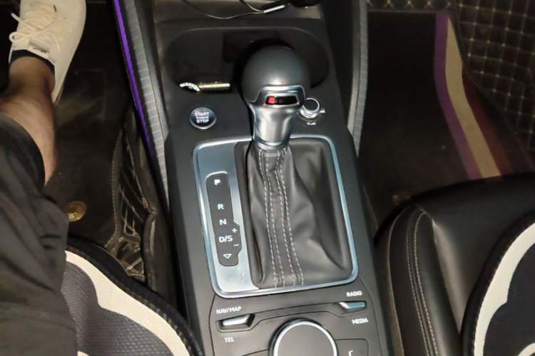 Used Audi Q2L 2022 35 TFSI Fashion Dynamic Model Gear Lever