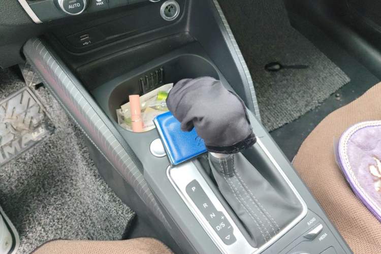 Used Audi Q2L 2022 35 TFSI Fashion Dynamic Model Gear Lever