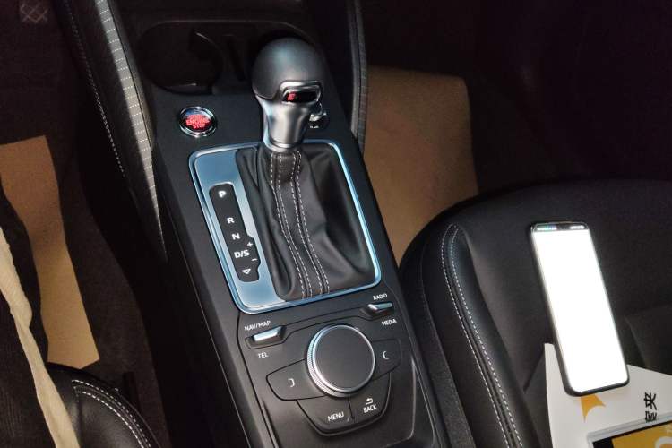 Used Audi Q2L 2022 35 TFSI Advanced Style Edition Gear Lever