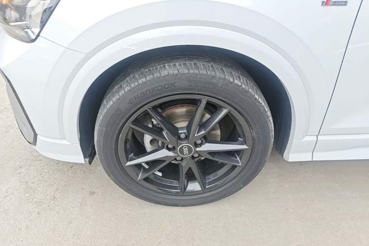 Used Audi Q2L 2022 35 TFSI Progressive Dynamic Edition Left Front Wheel Hub