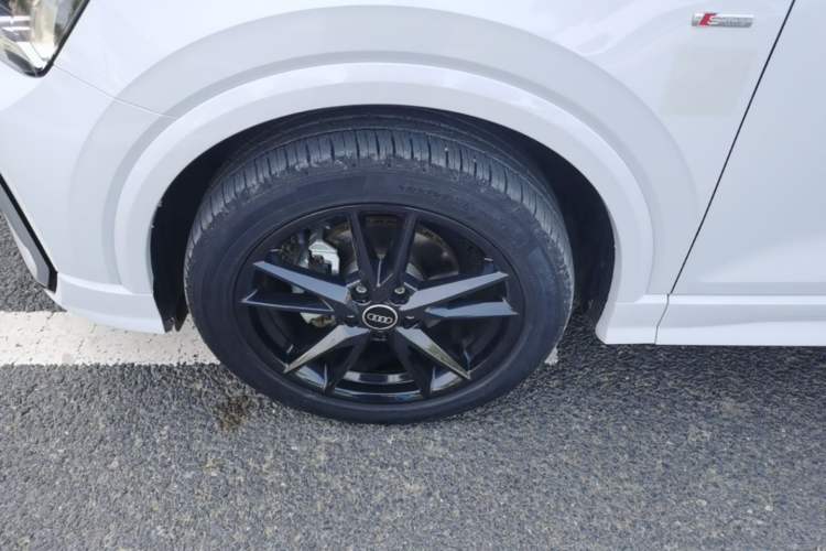 Used Audi Q2L 2022 35 TFSI Progressive Dynamic Edition Left Front Wheel Hub