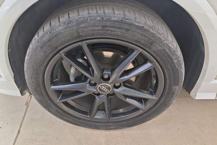 Used Audi Q2L 2022 35 TFSI Progressive Dynamic Edition Left Front Wheel Hub
