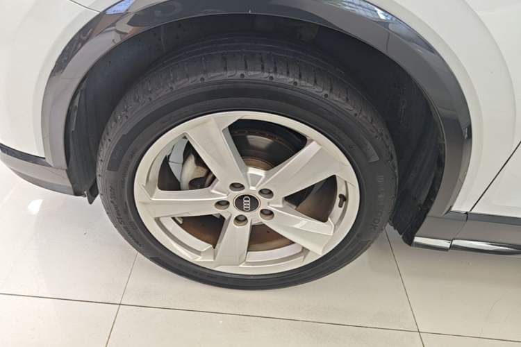 Used Audi Q2L 2022 35 TFSI Advanced Style Edition Left Front Wheel Hub