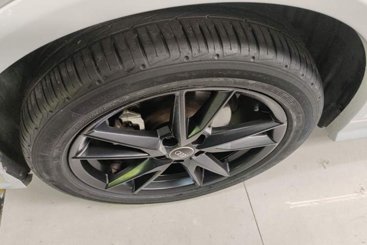 Used Audi Q2L 2022 35 TFSI Progressive Dynamic Edition Left Front Wheel Hub