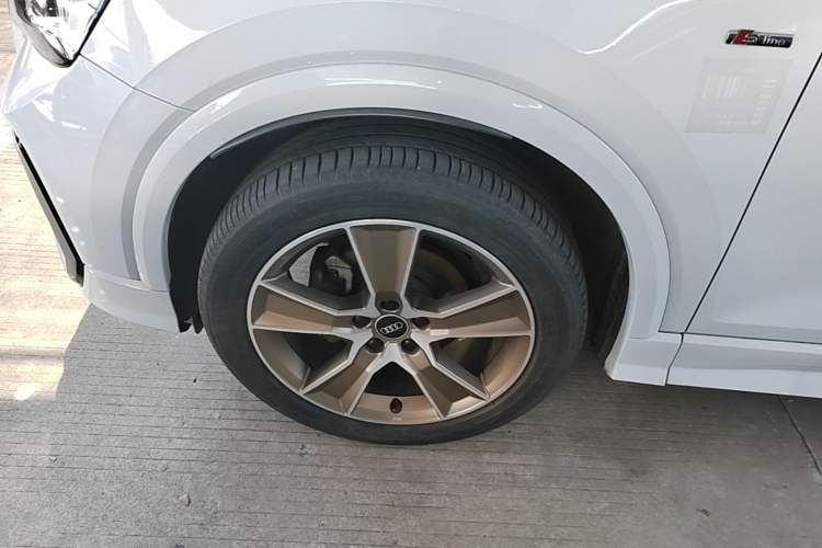 Used Audi Q2L 2022 35 TFSI Fashion Dynamic Model Left Front Wheel Hub