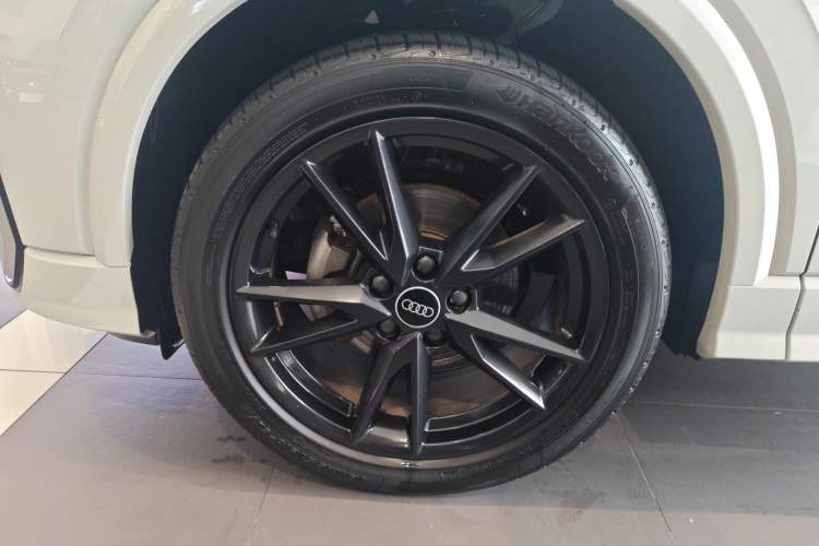 Used Audi Q2L 2022 35 TFSI Progressive Dynamic Edition Left Front Wheel Hub