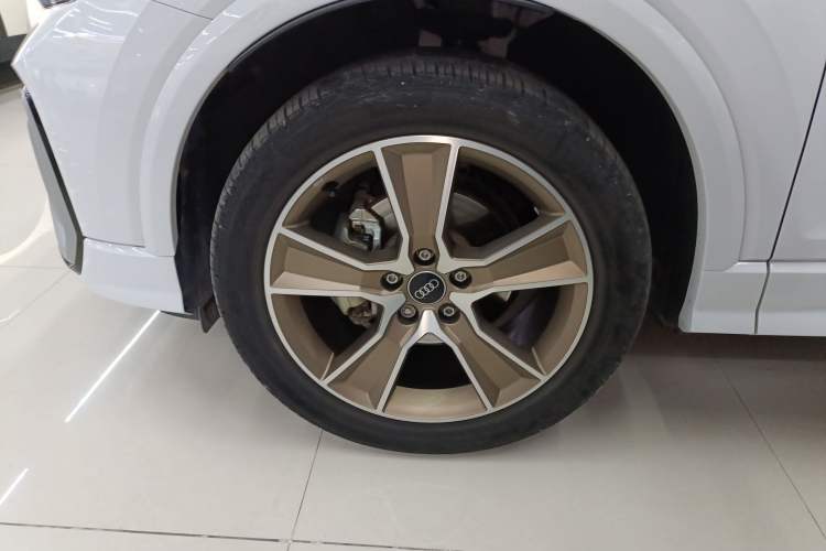 Used Audi Q2L 2022 35 TFSI Fashion Dynamic Model Left Front Wheel Hub