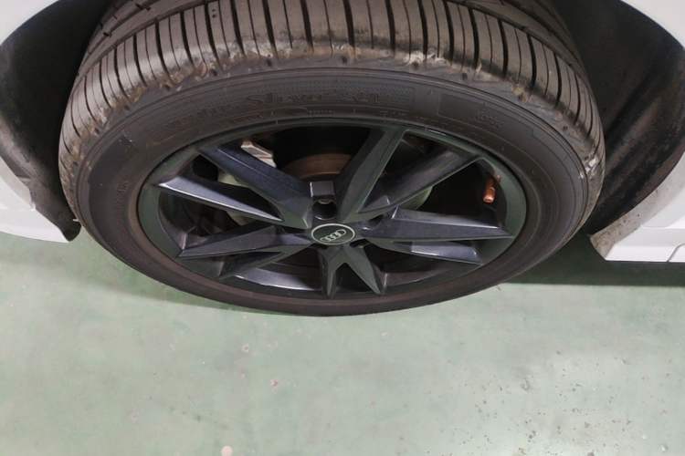 Used Audi Q2L 2022 35 TFSI Progressive Dynamic Edition Left Front Wheel Hub
