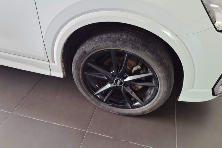 Used Audi Q2L 2022 35 TFSI Progressive Dynamic Edition Left Front Wheel Hub