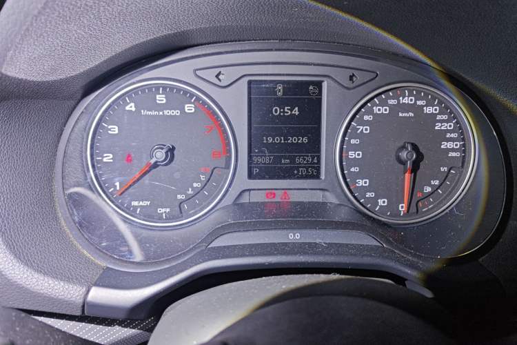 Used Audi Q2L 2022 35 TFSI Progressive Dynamic Edition Odometer Close Up