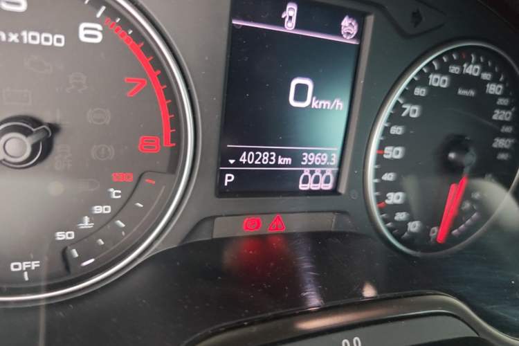 Used Audi Q2L 2022 35 TFSI Advanced Style Edition Odometer Close Up
