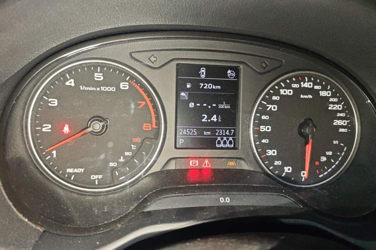 Used Audi Q2L 2022 35 TFSI Progressive Dynamic Edition Odometer Close Up