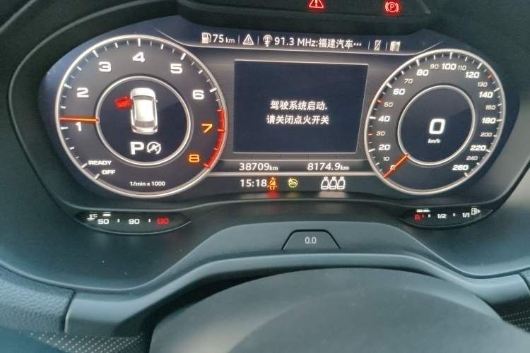 Used Audi Q2L 2022 35 TFSI Luxury Dynamic Edition Odometer Close Up