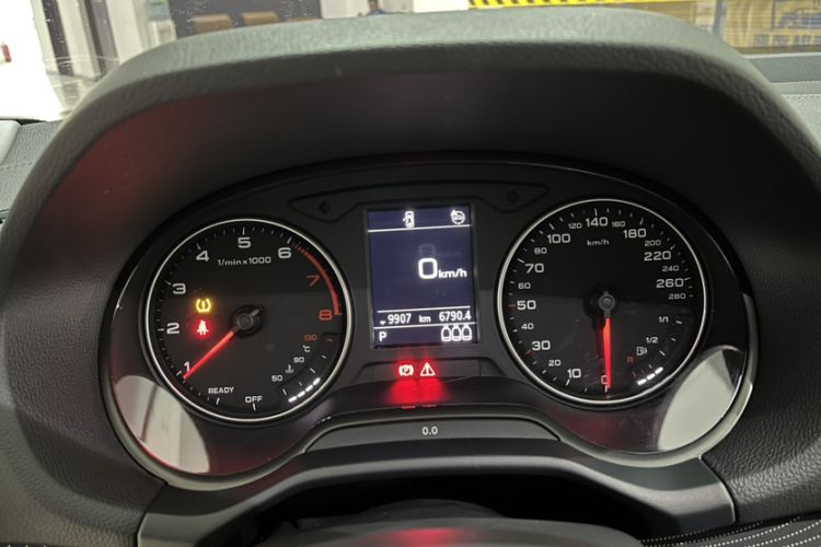 Used Audi Q2L 2022 35 TFSI Advanced Style Edition Odometer Close Up