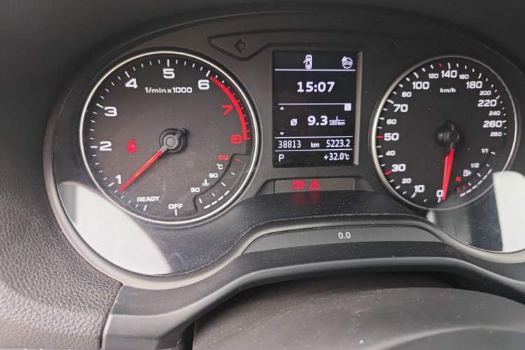 Used Audi Q2L 2022 35 TFSI Fashion Dynamic Model Odometer Close Up