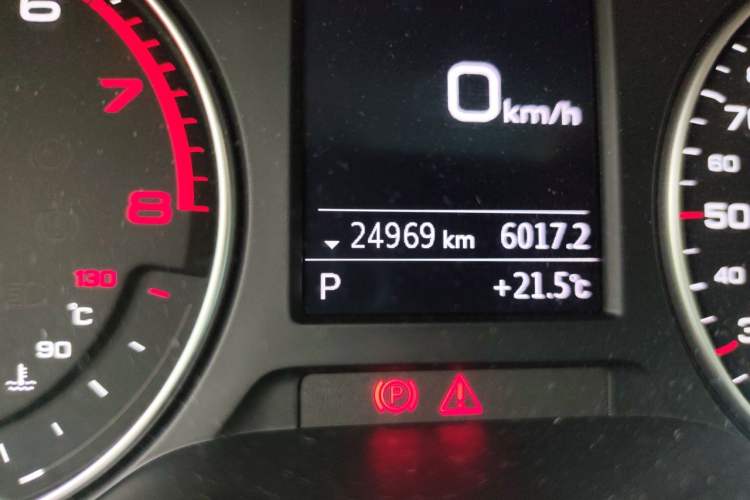 Used Audi Q2L 2022 35 TFSI Progressive Dynamic Edition Odometer Close Up