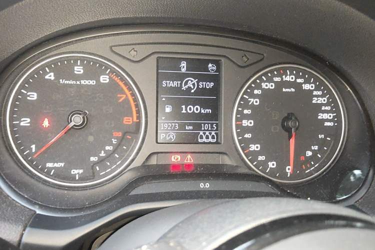 Used Audi Q2L 2022 35 TFSI Fashionable and Elegant Model Odometer Close Up