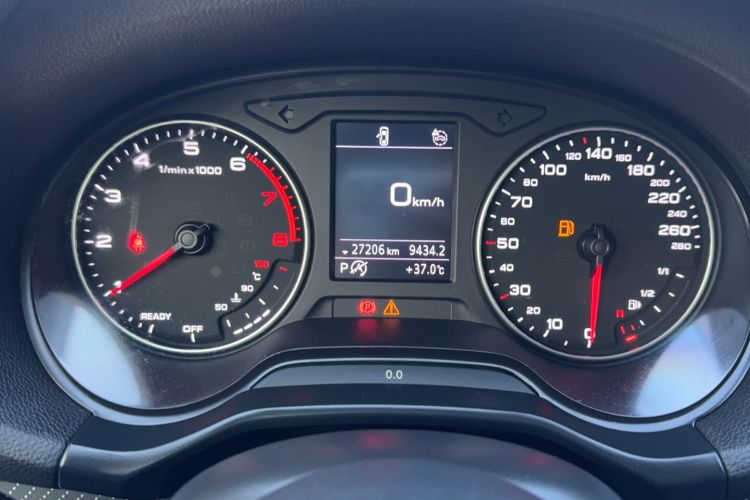 Used Audi Q2L 2022 35 TFSI Fashion Dynamic Model Odometer Close Up