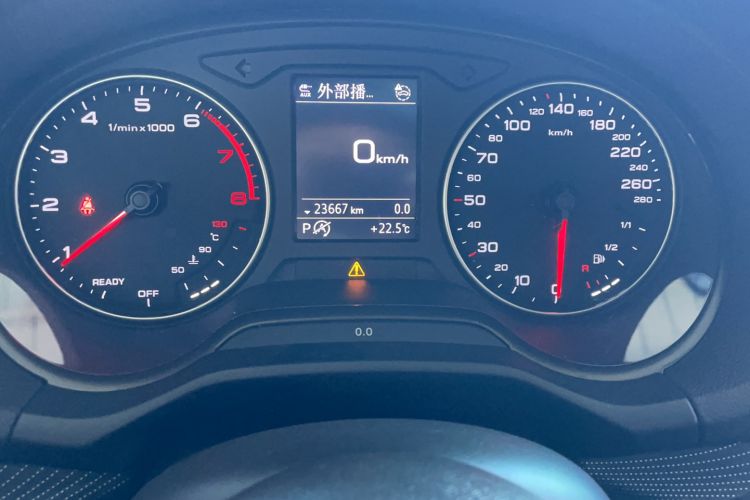 Used Audi Q2L 2022 35 TFSI Fashion Dynamic Model Odometer Close Up
