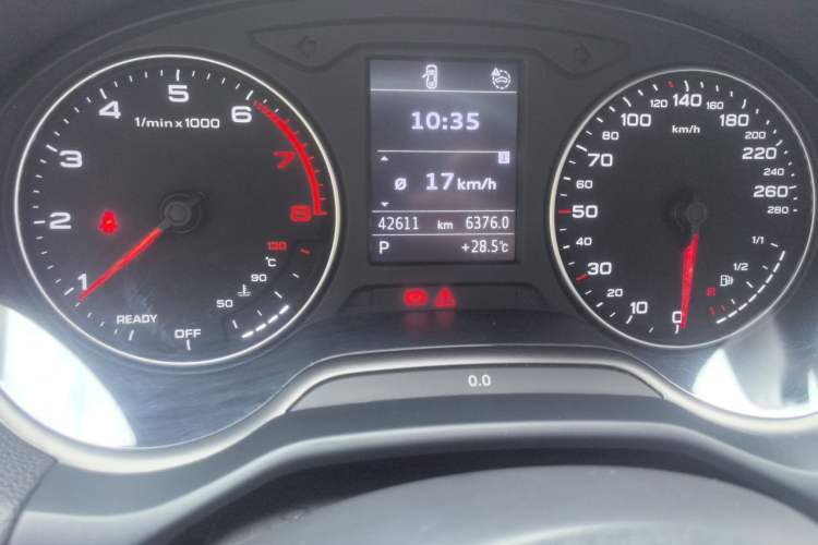 Used Audi Q2L 2022 35 TFSI Fashionable and Elegant Model Odometer Close Up