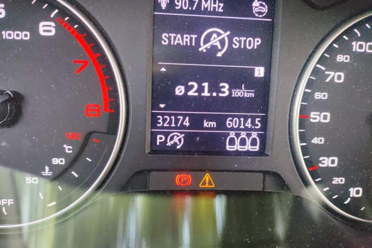 Used Audi Q2L 2022 35 TFSI Fashionable and Elegant Model Odometer Close Up