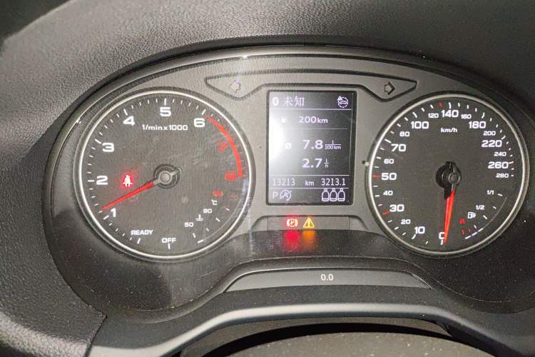 Used Audi Q2L 2022 35 TFSI Fashion Dynamic Model Odometer Close Up
