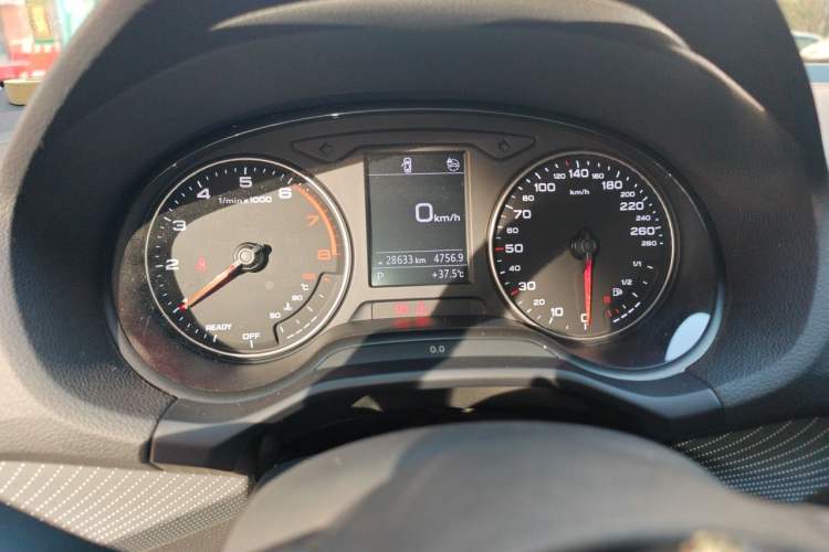 Used Audi Q2L 2022 35 TFSI Progressive Dynamic Edition Odometer Close Up