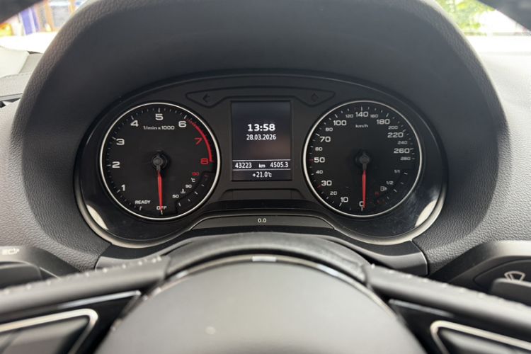 Used Audi Q2L 2022 35 TFSI Fashion Dynamic Model Odometer Close Up