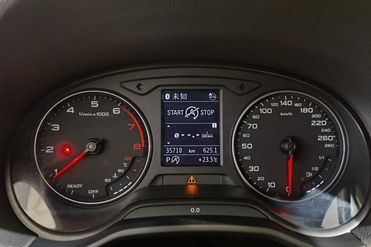 Used Audi Q2L 2022 35 TFSI Fashion Dynamic Model Odometer Close Up