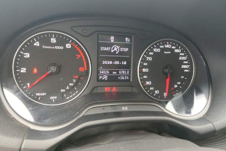 Used Audi Q2L 2022 35 TFSI Fashion Dynamic Model Odometer Close Up