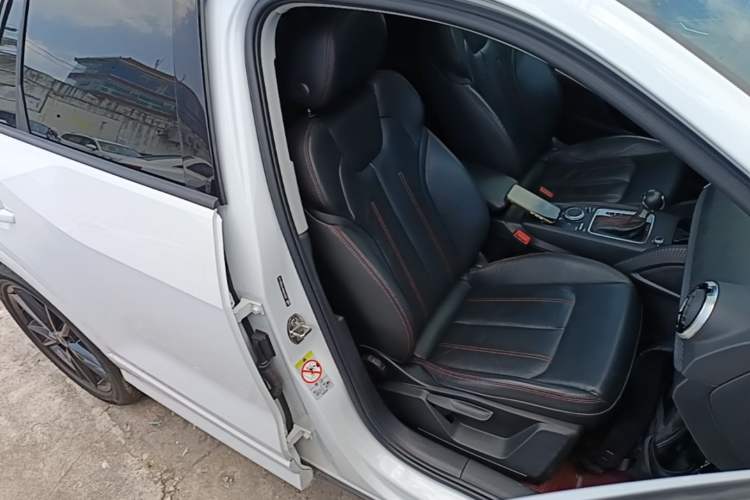 Used Audi Q2L 2022 35 TFSI Progressive Dynamic Edition Right Front Seat