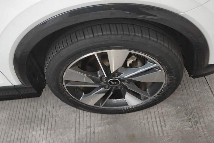 Used Audi Q2L 2022 35 TFSI Fashionable and Elegant Model Right Front Wheel Hub