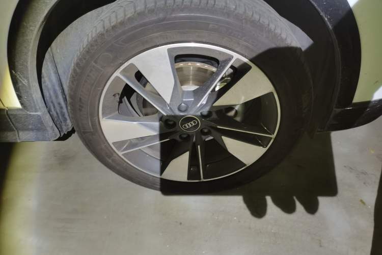 Used Audi Q2L 2022 35 TFSI Advanced Style Edition Right Front Wheel Hub