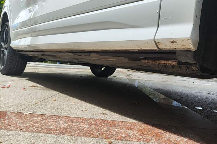 Used Audi Q2L 2022 35 TFSI Progressive Dynamic Edition Right Side Sill