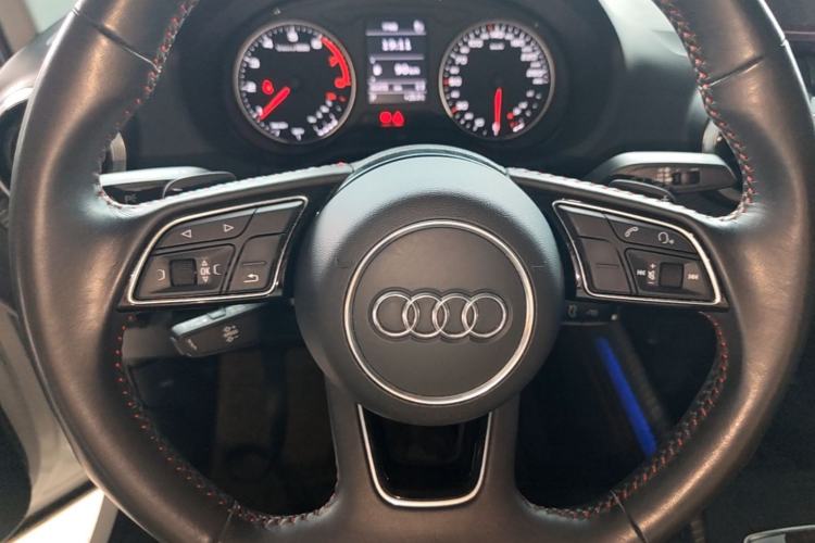 Used Audi Q2L 2022 35 TFSI Progressive Dynamic Edition Steering Wheel